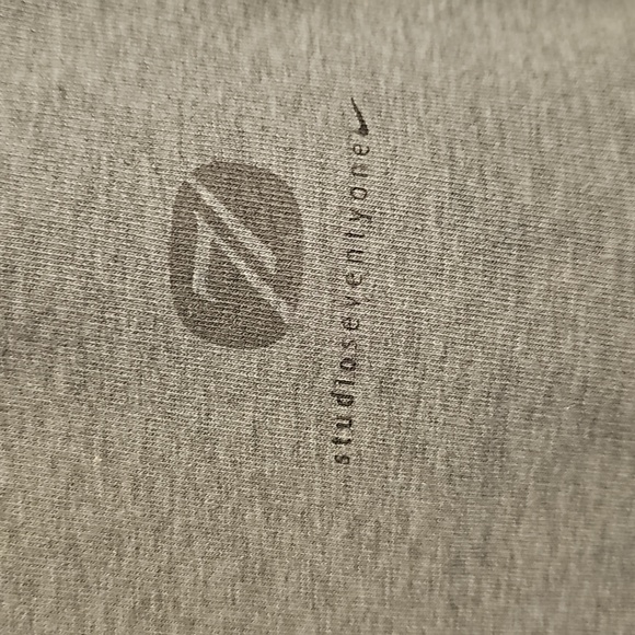 Nike sleeveless - Picture 2 of 5